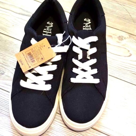 (69-3775) 🔥3/$20🔥  Mad Love Black Sia Sneakers Size 7 - Picture 1 of 9